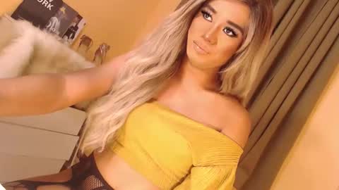 Snapshot of velvet_fux chatting on September 14, 1:04 pm Richy will make you fall in love online show from September 14, 1:04 pm