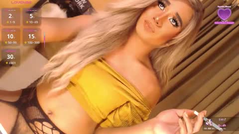 Snapshot of velvet_fux chatting on September 26, 2:19 am Richy will make you fall in love online show from September 26, 2:19 am