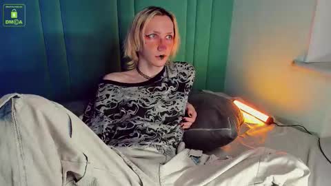 Snapshot of velvetqueer chatting on October 8, 3:24 pm TRISS online show from October 8, 3:24 pm