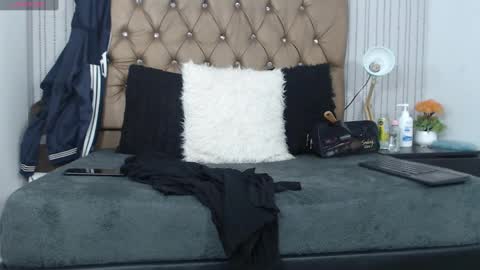 Snapshot of veneno_hot chatting on February 3, 1:19 pm veneno hot online show from February 3, 1:19 pm