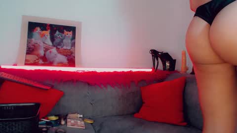 Snapshot of vicky_gill_ chatting on September 10, 7:02 pm vicky_gill_ online show from September 10, 7:02 pm