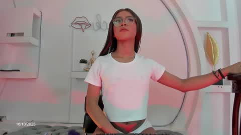 vicky_hottman online show from October 19, 5:00 am