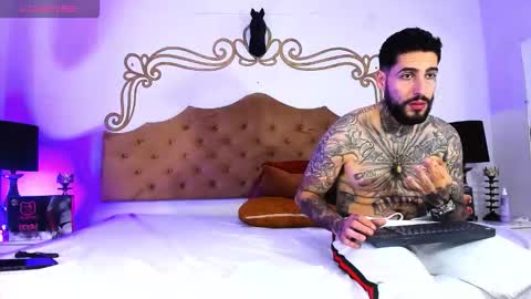 Snapshot of vincent_and_mishell chatting on September 22, 12:32 pm Vinvent and Mishell online show from September 22, 12:32 pm