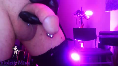 Snapshot of violetteminx chatting on January 5, 3:45 pm Violette online show from January 5, 3:45 pm