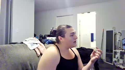 priscilla online show from October 3, 2:33 am