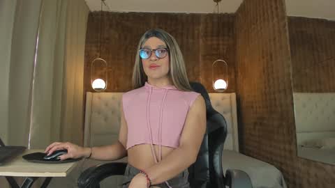 Snapshot of vitta_alfayed chatting on January 4, 12:38 pm VittaaaPlease help me with your thumbs up its important online show from January 4, 12:38 pm