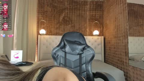 Snapshot of vitta_alfayed chatting on January 13, 1:17 pm VittaaaPlease help me with your thumbs up its important online show from January 13, 1:17 pm
