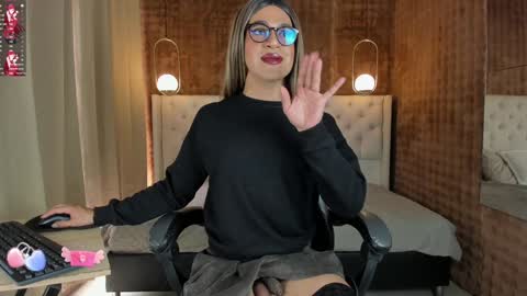 Snapshot of vitta_alfayed chatting on January 14, 1:38 pm VittaaaPlease help me with your thumbs up its important online show from January 14, 1:38 pm