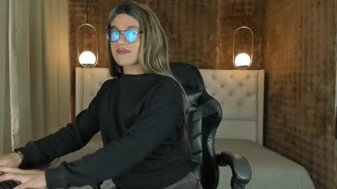Snapshot of vitta_alfayed chatting on January 17, 1:35 pm VittaaaPlease help me with your thumbs up its important online show from January 17, 1:35 pm