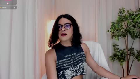 Snapshot of vitta_alfayed chatting on March 10, 8:23 pm VittaaaPlease help me with your thumbs up its important online show from March 10, 8:23 pm