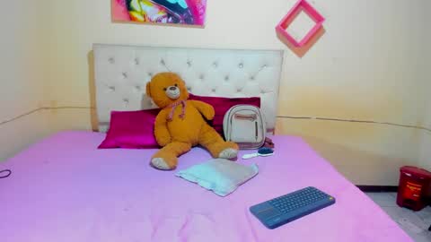 Snapshot of vivianalatin chatting on December 12, 12:55 pm instagram Viviana73215 online show from December 12, 12:55 pm
