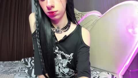 Snapshot of vivianmiller_ chatting on February 26, 3:21 am Vivian online show from February 26, 3:21 am