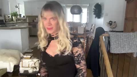 Snapshot of viviannexxx2022 chatting on February 15, 2:44 pm Vivlove online show from February 15, 2:44 pm