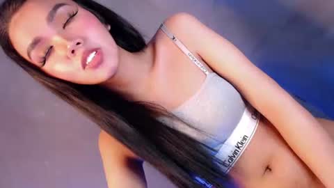 Snapshot of water_lily28 chatting on October 6, 5:51 am Isla Fox online show from October 6, 5:51 am