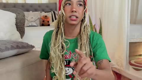 Snapshot of wayuu_goddess chatting on December 22, 4:27 pm Wayuu Goddess 3 online show from December 22, 4:27 pm