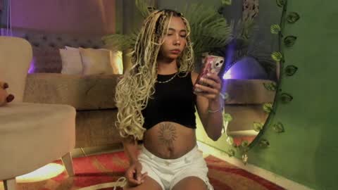Snapshot of wayuu_goddess chatting on December 28, 3:15 pm Wayuu Goddess 3 online show from December 28, 3:15 pm