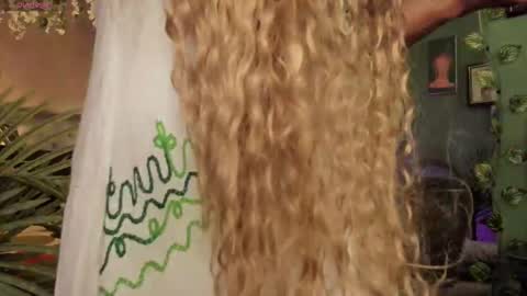 Snapshot of wayuu_goddess chatting on February 11, 6:11 pm Wayuu Goddess 3 online show from February 11, 6:11 pm