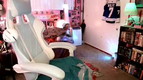 Snapshot of wolfie_777 chatting on September 20, 10:37 pm Wolfie online show from September 20, 10:37 pm