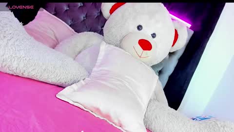 Snapshot of x_indomitable1 chatting on December 18, 1:45 pm Maria Juliana online show from December 18, 1:45 pm