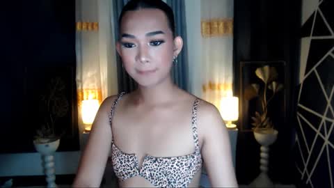 Snapshot of xcumshotselfsucker4ux chatting on December 16, 7:00 pm Candy Lily online show from December 16, 7:00 pm