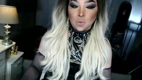 Snapshot of xdirtyflirtyx chatting on October 4, 2:34 am Zhavia online show from October 4, 2:34 am