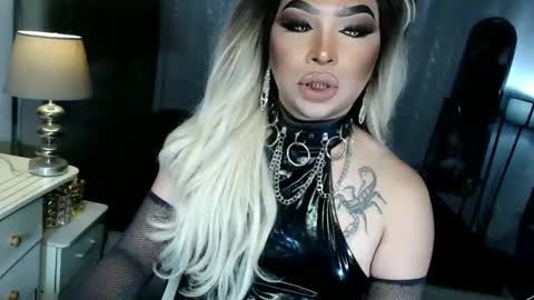Snapshot of xdirtyflirtyx chatting on October 8, 7:04 pm Zhavia online show from October 8, 7:04 pm