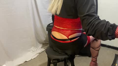 Snapshot of xdresserwithass588292 chatting on February 15, 9:27 am xdresserwithass online show from February 15, 9:27 am