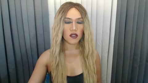Snapshot of xhugejerkingtransx chatting on December 9, 5:52 pm GWEN THOMPSON ....... online show from December 9, 5:52 pm