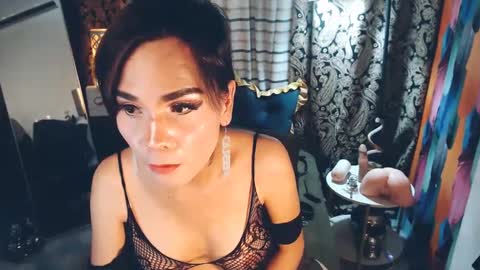 Snapshot of xqueenyasiandomcumx chatting on December 20, 7:22 am address me as QUEEN NINA A Little Bit of ANGELIC FACE with a Wild Demonic Side online show from December 20, 7:22 am
