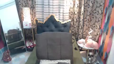 Snapshot of xqueenyasiandomcumx chatting on December 30, 8:43 am address me as QUEEN NINA A Little Bit of ANGELIC FACE with a Wild Demonic Side online show from December 30, 8:43 am