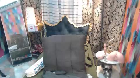 Snapshot of xqueenyasiandomcumx chatting on February 11, 12:28 am address me as QUEEN NINA A Little Bit of ANGELIC FACE with a Wild Demonic Side online show from February 11, 12:28 am