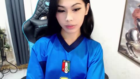 Snapshot of xseductive_airax chatting on December 3, 3:39 pm aira online show from December 3, 3:39 pm