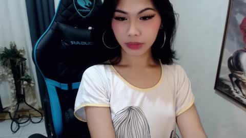 Snapshot of xseductive_airax chatting on December 4, 6:44 pm aira online show from December 4, 6:44 pm