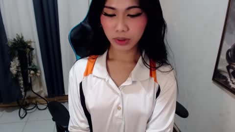 Snapshot of xseductive_airax chatting on December 7, 5:37 pm aira online show from December 7, 5:37 pm