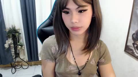 Snapshot of xseductive_airax chatting on December 9, 7:18 pm aira online show from December 9, 7:18 pm