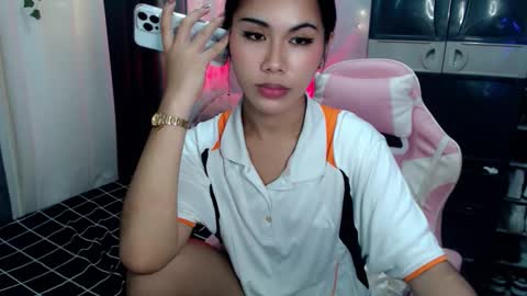 Snapshot of xseductive_airax chatting on October 5, 1:00 pm aira online show from October 5, 1:00 pm