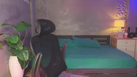 Michelle online show from September 24, 9:04 am