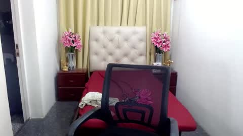 Snapshot of xsexyninedollx chatting on February 21, 10:39 am Cleo de nile online show from February 21, 10:39 am