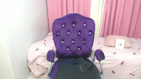 Snapshot of xsexyninedollx chatting on October 7, 9:32 am Cleo de nile online show from October 7, 9:32 am