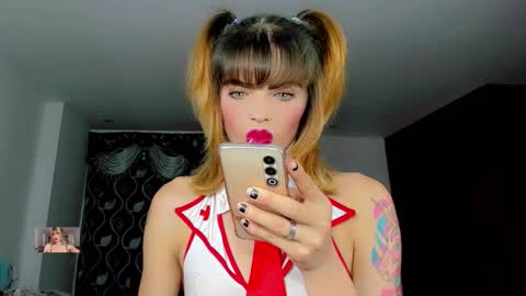 Snapshot of xthesexyboyx chatting on October 17, 8:29 am Femboy Exotic online show from October 17, 8:29 am
