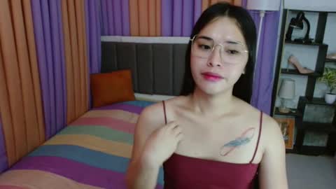 CHLOES ROOM online show from October 26, 6:26 pm