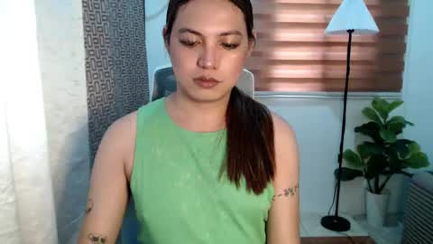 Snapshot of xxjulielovesyouxx chatting on December 6, 5:47 am July online show from December 6, 5:47 am