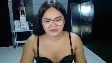 Kylie Smith online show from November 2, 4:16 pm