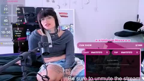 Muse n Poppy online show from February 4, 10:58 pm