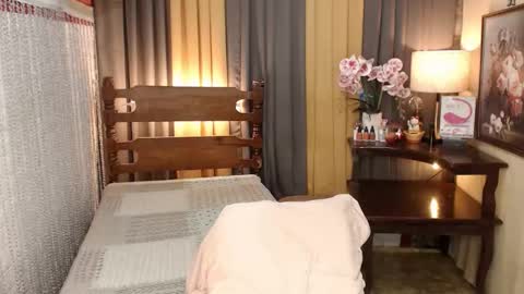 Snapshot of xxxmiss_cathyxxx chatting on January 26, 8:45 pm QUEENCY online show from January 26, 8:45 pm