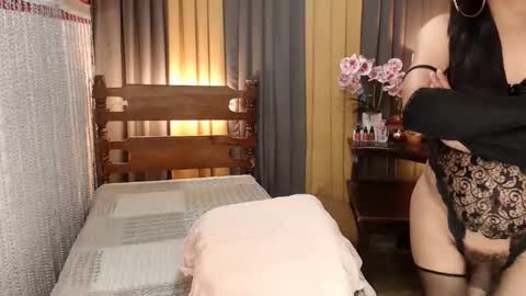 Snapshot of xxxmiss_cathyxxx chatting on February 4, 7:11 pm QUEENCY online show from February 4, 7:11 pm