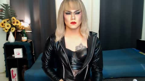 QueenMarina online show from January 2, 3:51 pm