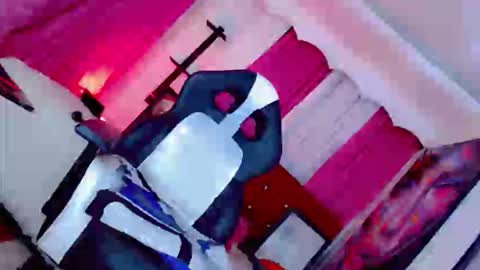 yarethrousss online show from November 9, 6:58 am