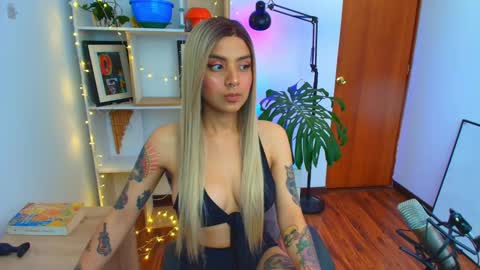 Snapshot of yeriawaddell_ chatting on January 26, 2:19 pm yeriawaddell online show from January 26, 2:19 pm