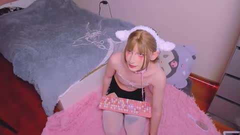 Mikaella - Mika online show from December 21, 6:46 pm